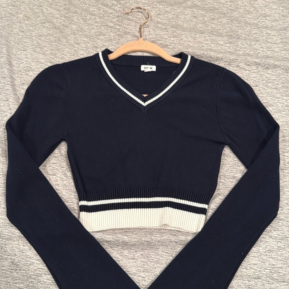Garage Navy Blue V-neck cropped sweater (SIZE S)